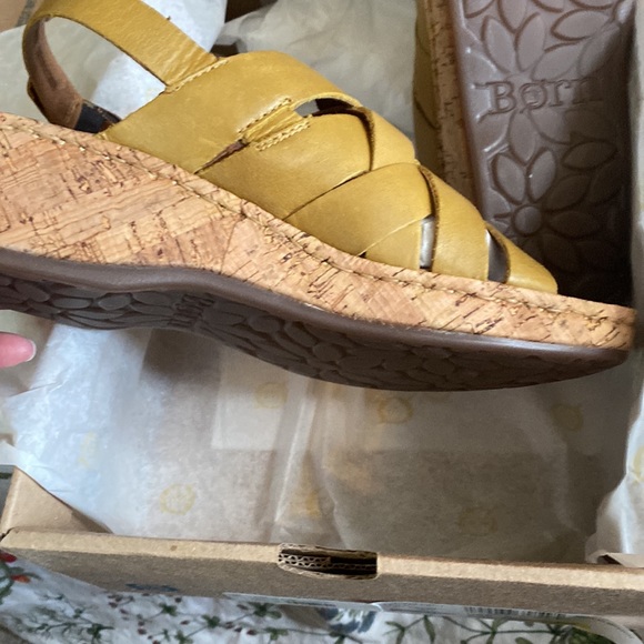 Born Chartreuse Fig yellow leather sandals - Picture 4 of 8